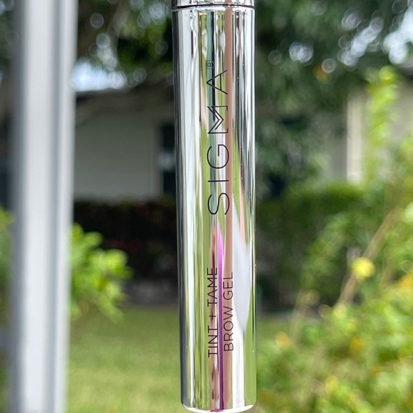 SIGMA BEAUTY Tint+Tame Brow Gel In Light - Picture 7 of 9